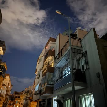 Gdz Elektrik Dağıtım İzmir'de Sokak Lambaları Yanmıyor ve Yetkililer Sorunu Çözmüyor