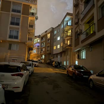 Gdz Elektrik Dağıtım İzmir'de Sokak Lambaları Yanmıyor ve Yetkililer Sorunu Çözmüyor