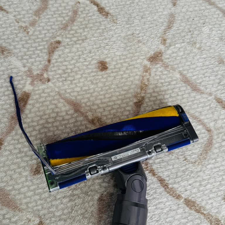 Dyson V15 Süpürge Başlığının Fitili Koptu, Tekerlekler Zorlanıyor Ve Garanti Reddedildi