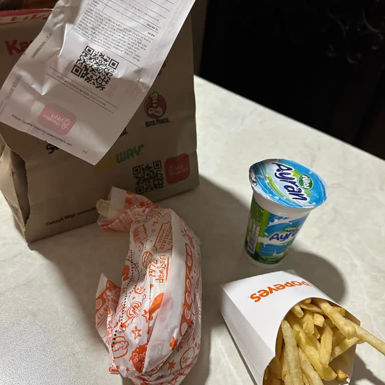 Eksik Tavuk Burgerli Sipariş Ve Müşteri Temsilcisine Ulaşılamama