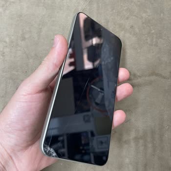 Yanıltıcı Dayanıklılık Vaadi: Honor Magic 8 Lite Ekranı Kırıldı Ve Ücretsiz Değişim Talep Ediliyor
