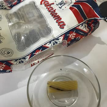 Makroma Makarnasında Siyah Kalıntılar Ve Bozuk Tat