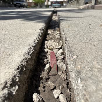 Superonline Şebeke İnşaatı Sonrası Çukurlu Sokaklar Çocuklar İçin Tehlike