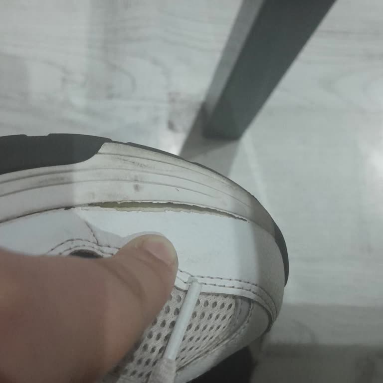 Pull & Bear Spor Ayakkabısında Kısa Sürede Yan Açılma