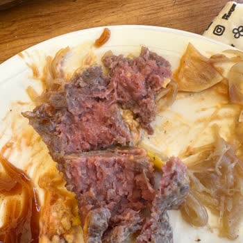 Çiğ Hamburger Ve Bira İçinde Sinek: Hijyen Ve Servis Sorunları