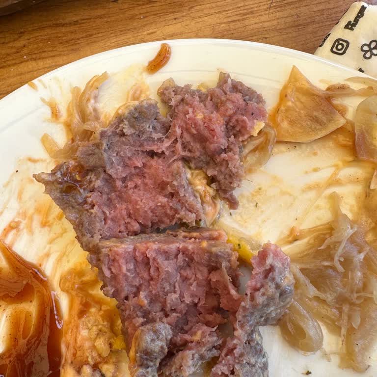 Çiğ Hamburger Ve Bira İçinde Sinek: Hijyen Ve Servis Sorunları