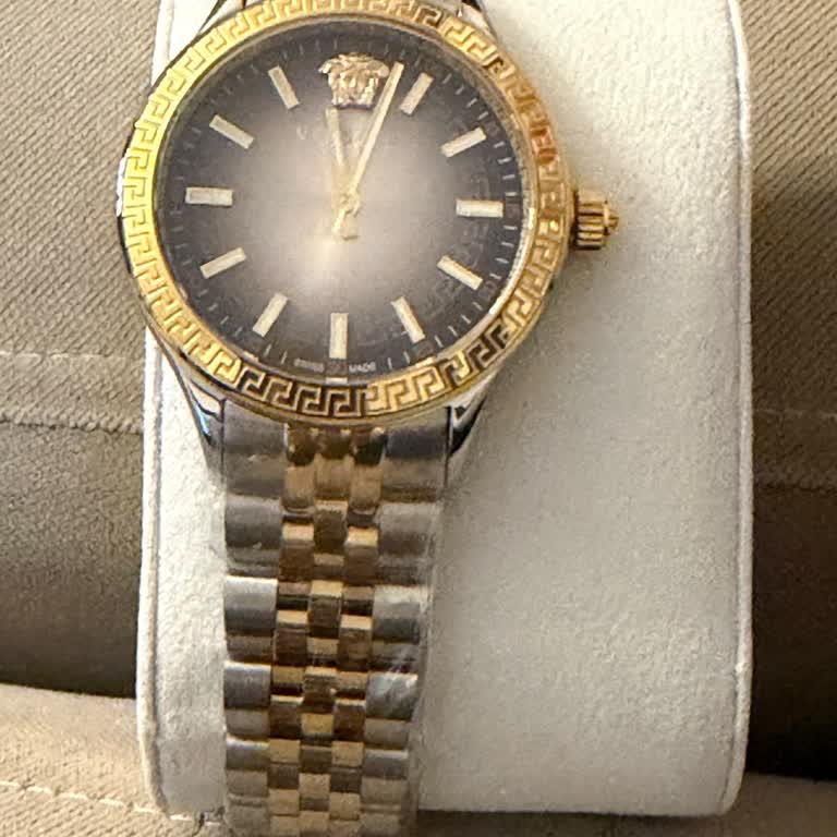 Armada Saat İki Saat Geri Kalan Taklit Versace Saati Serviste Bekletiliyor