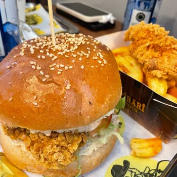 Böcekli Hamburger, Sert Lavaş Ve Alaycı Personel Şikayeti