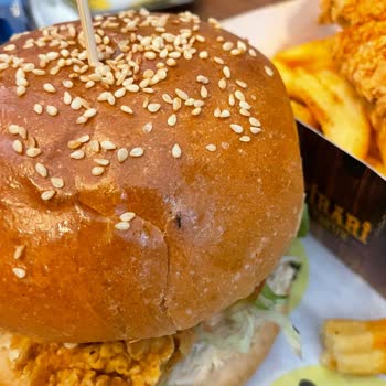 Hamburgerde Böcek, Kötü Hijyen Ve Kaba Personel