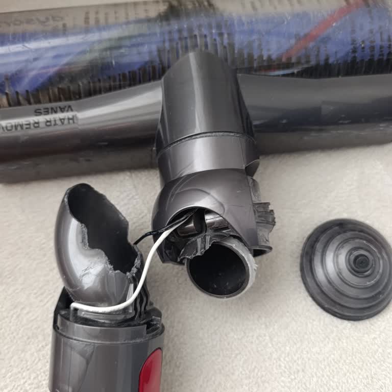 Dyson V10 Sert Zemin Başlığı Bağlantısı Kırıldı, Garanti Kapsamında Değişim Talebi
