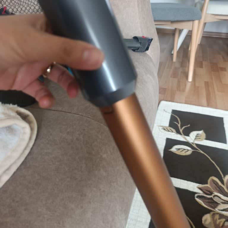 Dyson V15 Süpürgenin Boru Arızası İçin Kullanıcı Hatası İddiası Ve Destek Eksikliği