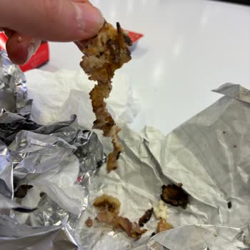 Arby’s Nautilus Şubesinde Yanık Et Ve Yağlı Ürün Şikayeti