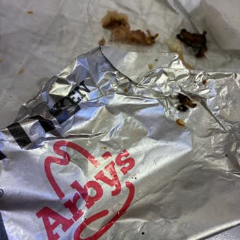 Arby’s Nautilus Şubesinde Yanık Et Ve Yağlı Ürün Şikayeti