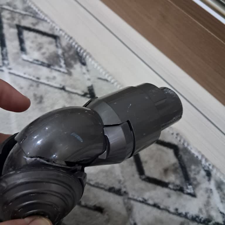 Dyson Cyclone V10 Başlık Parçasının Kısa Sürede Kırılması, Garanti Dışı Ve Ücretsiz Değişim İsteği