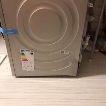 Servis Elemanının Çamaşır Makinesine Verdiği Darbe Ve Sonrasındaki İlgisizlik