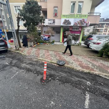 AYEDAŞ Ekiplerinin Sökülen Otopark Dubalarını Hemen Yeniden Takmasını İstiyoruz
