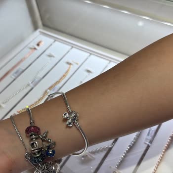 Pandora Minnie Mouse Bileklik Ve 18 Yaş Charmının Düşmesi İçin Değişim Talebi