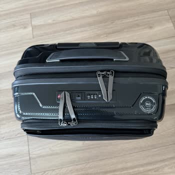 Dolu Olduğunda Şekil Bozukluğu Gösteren Samsonite Kabin Bagajı Ve Mağazanın Hata Yok İddiası