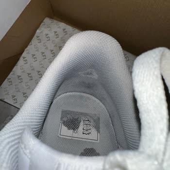 Nike Air Force Ayakkabısında 1,5 Ayda Aşınma, İade Talebi