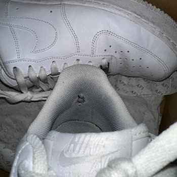 Nike Air Force Ayakkabısında 1,5 Ayda Aşınma, İade Talebi