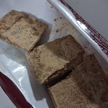 Ülker Caramio Karamel Çikolata Son Kullanma Tarihine Rağmen Bozulmuş Ve Küflenmiş