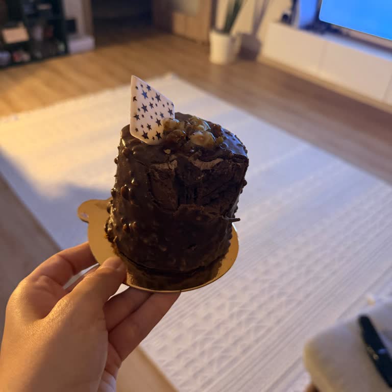 Seyidoğlu Şubesinde Bayat Ve Bozuk Pastanın Sağlık Riskine Dönüştürmesi