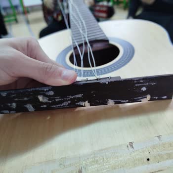 Zühal Müzik Gitarındaki Üretim Hatasını Kabul Etmiyor