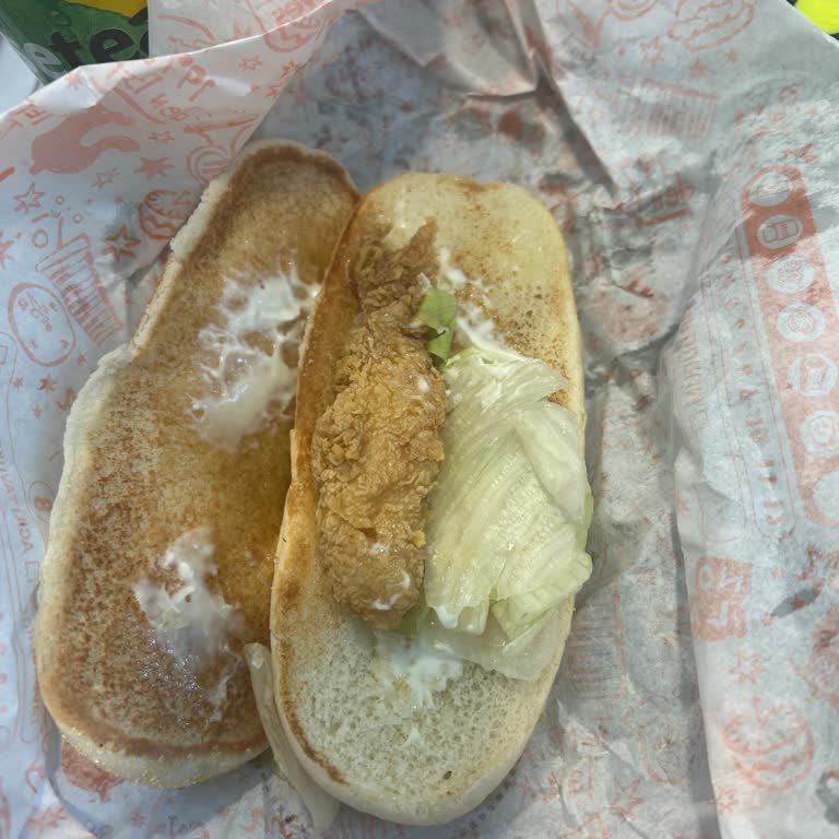 Popeyes Siparişinde Küçük Ve Özensiz Tavuk Parçaları İçin Ücret İadesi Talebi