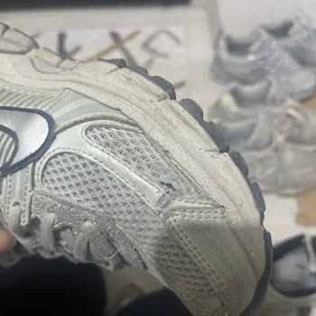 Nike Zoom Vomero 5 Üretim Hatası: Yan File Deformasyonu Ve Yırtılmalar
