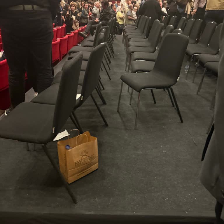 VIP Koltuklarda Görüş Engeli Ve Konforsuz Oturma