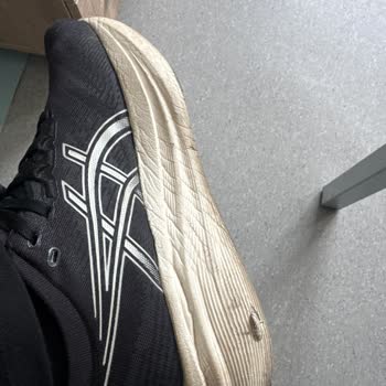 Intersport Kısa Sürede Asics Gel Nimbus Ayakkabısında Taban Yırtılması