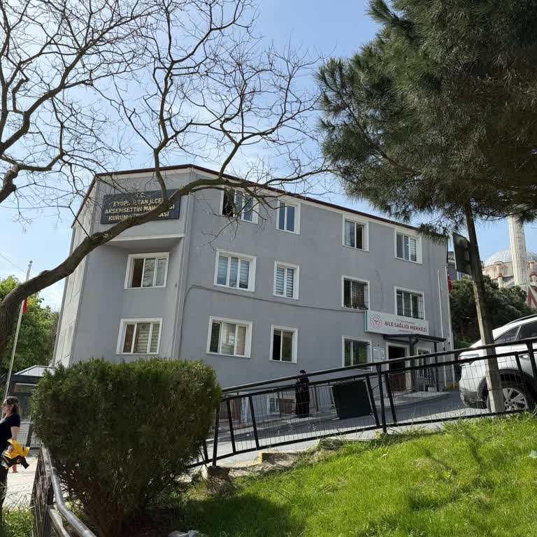 Eyüp Akşemsettin Aile Sağlığı Merkezinde Kaba Sekreter Ve Uzun Bekleme Süresi Şikayeti