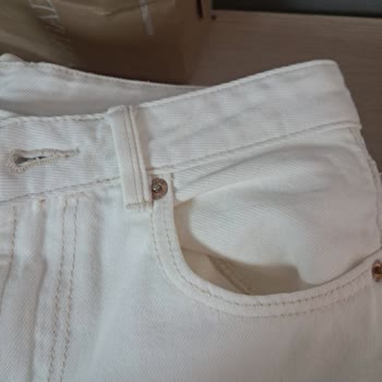 Yanlış Renk Bildirimi: Ekru Olması Gereken Jean Pantolon Beyaz Geldi