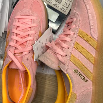 Ayıplı Adidas Ayakkabı Gönderimi Ve Çözüm Üretmeyen Müşteri Hizmetleri