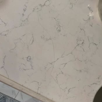 Nur Mermer İki Ayrı Mutfak Dolabı Tezgah Mermerim Evye Yerlerinin Yanlarından Aynı Şekilde Çatladı