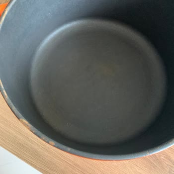 Lav Döküm Tencere Kapak Kenarında Küflenme Sağlık Sorunu Ve Değişim İsteği