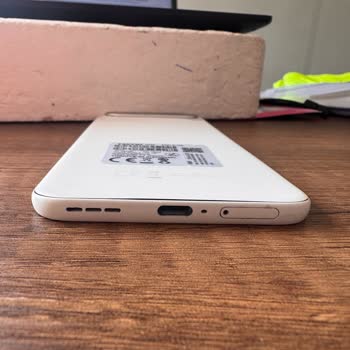Servis Sonrası Telefon Arka Kapak Şişti, Fiziksel Bütünlüğü Bozuldu Ve Değişim Talep Ediyorum