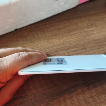 Servis Sonrası Telefon Arka Kapak Şişti, Fiziksel Bütünlüğü Bozuldu Ve Değişim Talep Ediyorum