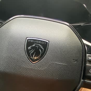 Peugeot 408 Direksiyon Airbag Bölümünde Çizik Ve Kabarma Garanti Kapsamında Çözüm İstiyorum