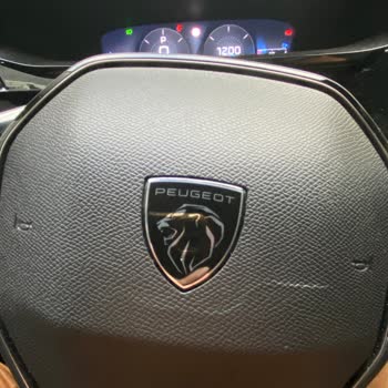 Peugeot 408 Direksiyon Airbag Bölümünde Çizik Ve Kabarma Garanti Kapsamında Çözüm İstiyorum