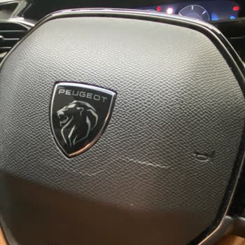 Peugeot 408 Direksiyon Airbag Bölümünde Çizik Ve Kabarma Garanti Kapsamında Çözüm İstiyorum