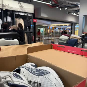 Puma Ayakkabılarda Açılma Ve Mağaza İlgisizliği