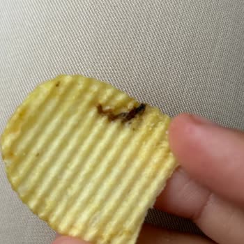 Migros’ta Cipso Original Patates Cipsinde Görülen Siyah Lekeler Ve Delikler