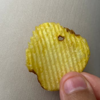 Migros’ta Cipso Original Patates Cipsinde Görülen Siyah Lekeler Ve Delikler