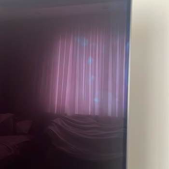 Samsung OLED TV'de Ekran Lekesi Ve Yanlış Temizleme İade Talebi