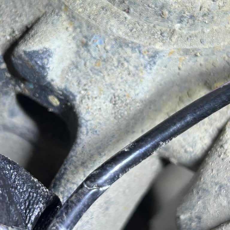 Seferler Otomotiv (Sancaktepe) Lastik Değişiminde Araca Zarar Verdi