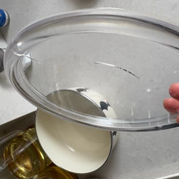 Milky 3’lü Sette Kapağın Çatlaması Ve Kenarın Yanması, Müşteri Destek Yok