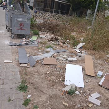 Sokak Görüntü Kirliliği Ve Yetkisiz Atık Bırakma Konusunda Denetim Ve Temizlik Talebi