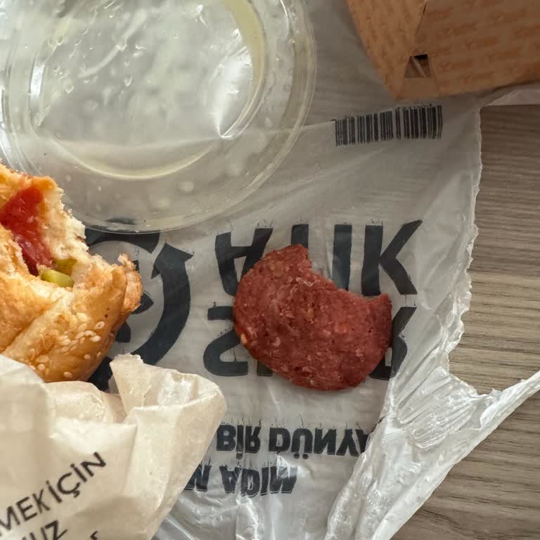 Eksik Kola Ve Çiğ Sucuk Ekmek Nedeniyle İade Talebi