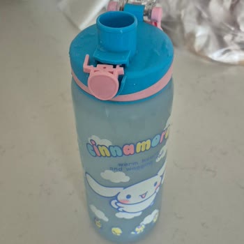 Çocuk Matarasının Kapak Mandalı Tek Düşmede Kırıldı